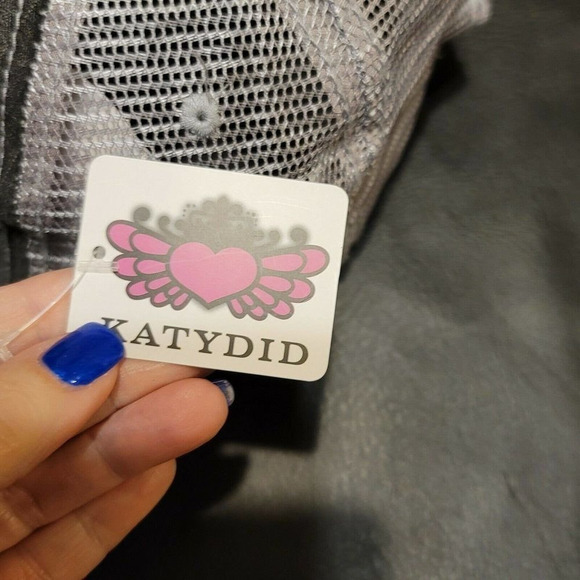 High Tides & Good Vibes Embroidered Trucker Hat - Picture 5 of 8